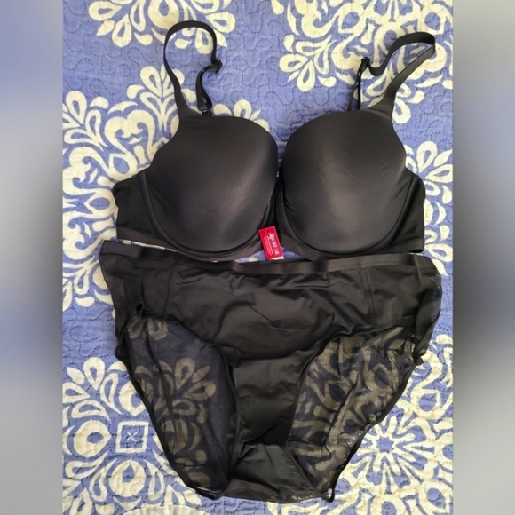 Adore Me Bra & Panty Set - Picture 2 of 8